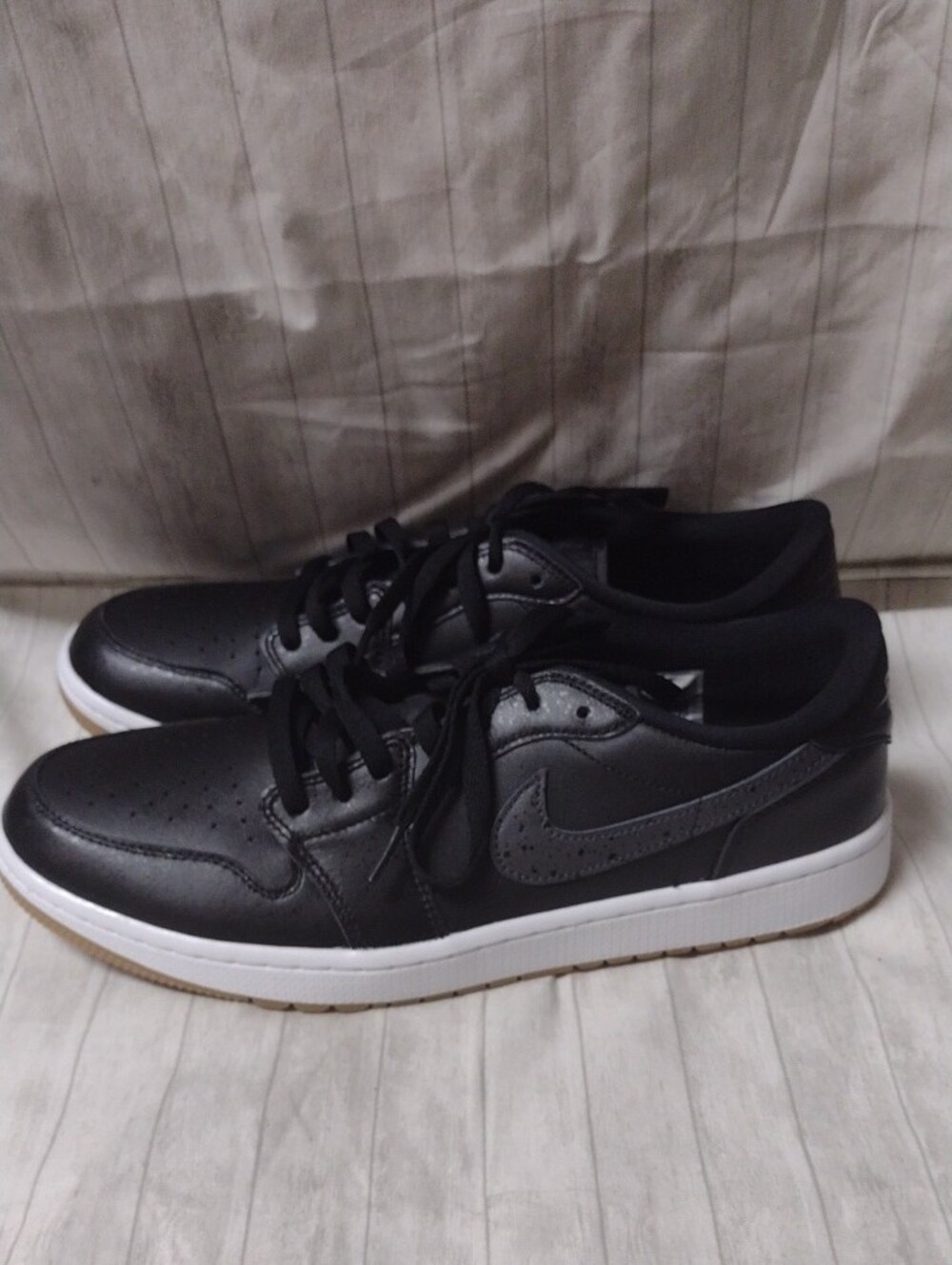 Nike Air Jordan Black Low-Top Sneakers (J1310) - Picture 4 of 6
